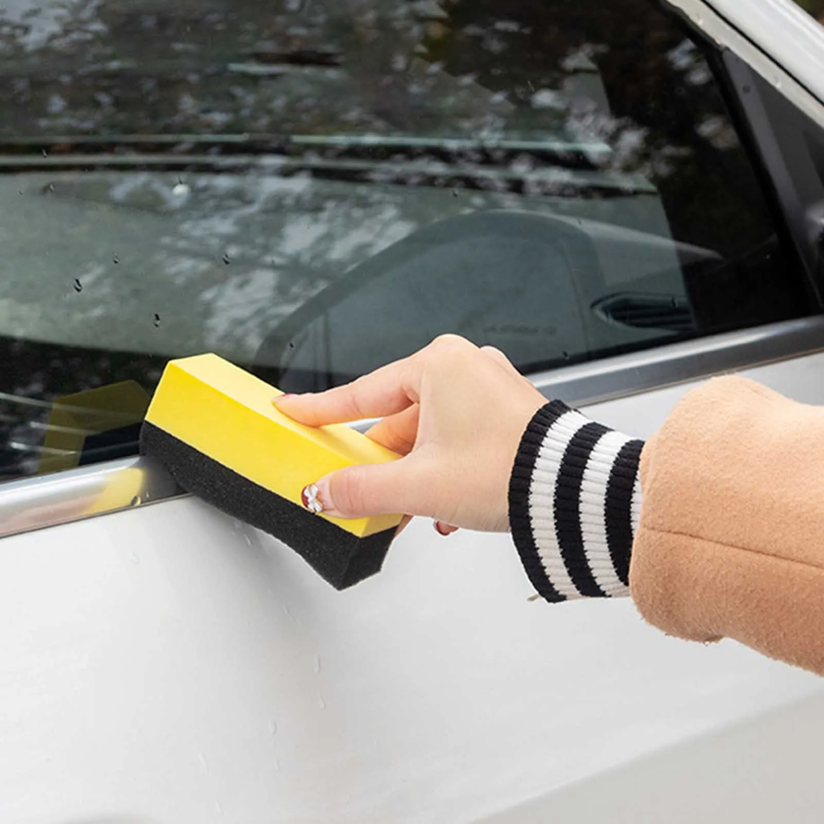 Waxing Polish Foam Sponge Pad Easy to Use with -Shaped Curved Surface Suitable for Vehicle Glass Cleaning