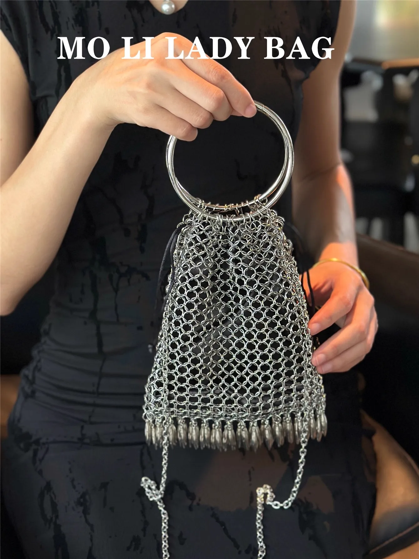

Fashion Hollow Out Metal Ring Woven Handmade Bucket Bag High Quality Women Handbag Luxury Clutch Purse Female Shoulder Bag
