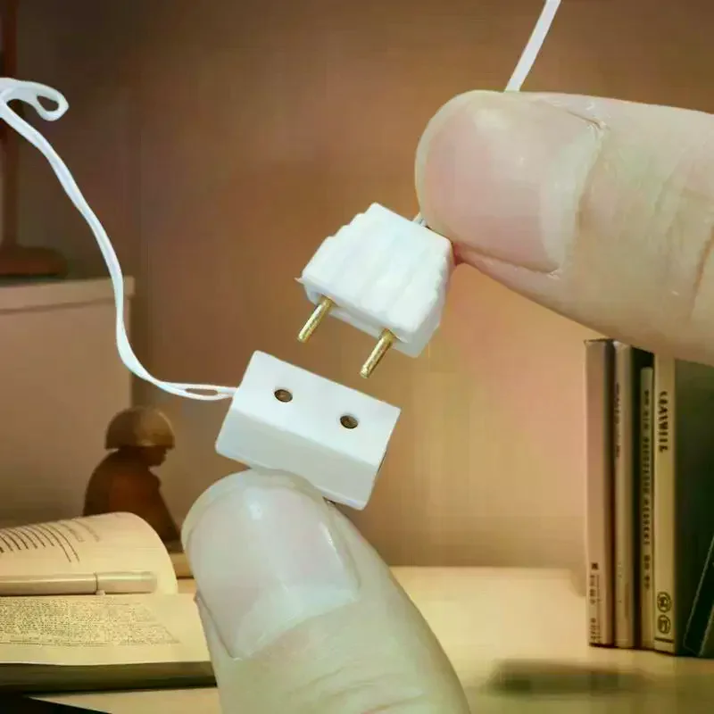 Zestaw 1/12: 4 Lampki do Domku dla Lalek, Gniazdko Transformatora, Zabawki dla Dzieci do Udawania, Miniaturowe Akcesoria do Urządzeń Domowych