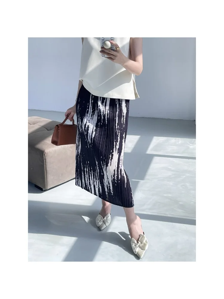 Miyake 2025 Summer New Black and White Printed Folded Half Skirt Retro Style Commuter Medium Length Skirt for Children