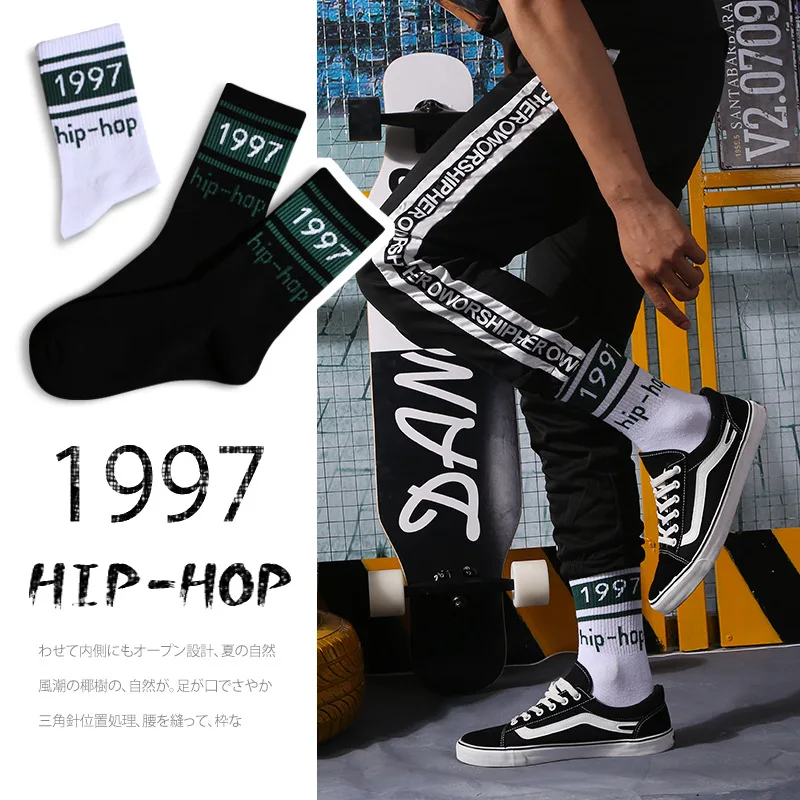 Calcetines largos de algodón con estampado divertido para hombre y mujer, medias deportivas de color negro, estilo Hip Hop, 1997
