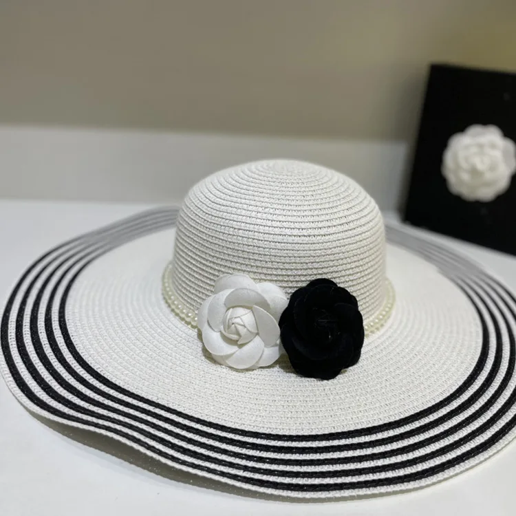 Elegant retro small fragrance black and white stripes oversized eaves straw hat female fashion catwalk shoot sunscreen visor hat