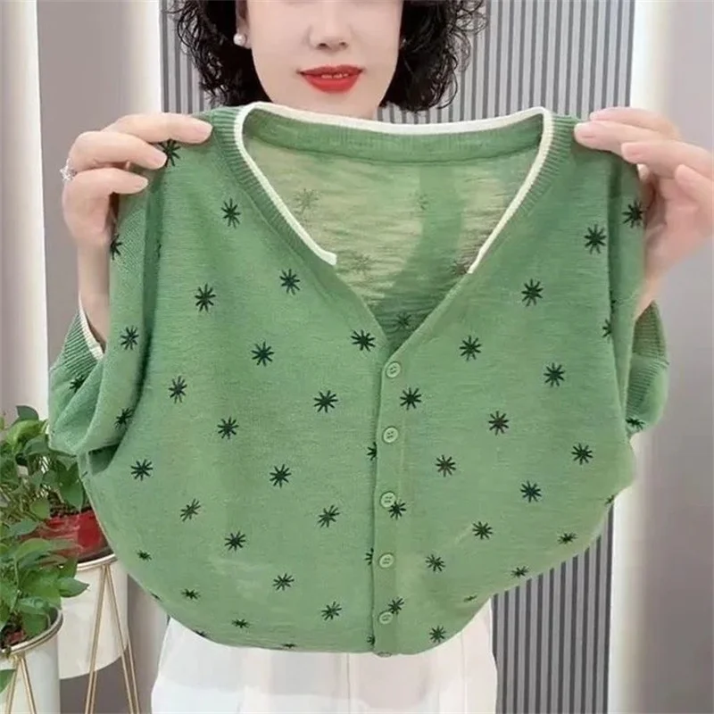 

Women KnitwearTtop Middle-Aged and Elderly Mom Knitted Sweater 2026 New Spring Autumn Summer Thin Sweater Cardigan Coat