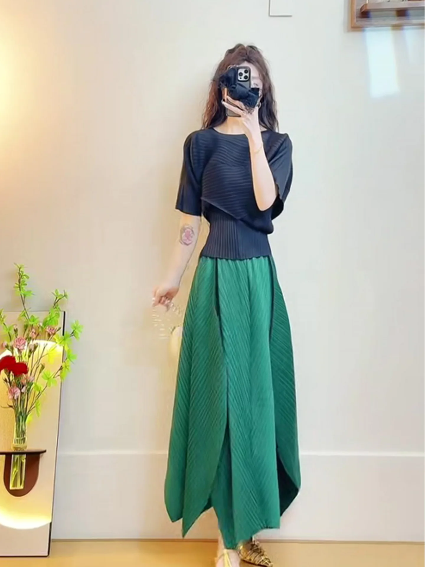 

Fashionable High Waist round Neck Women's Slim Fit Set Luxury Blossom Skirt And Top Ensemble Pure Color Short Sleeve Spring S...