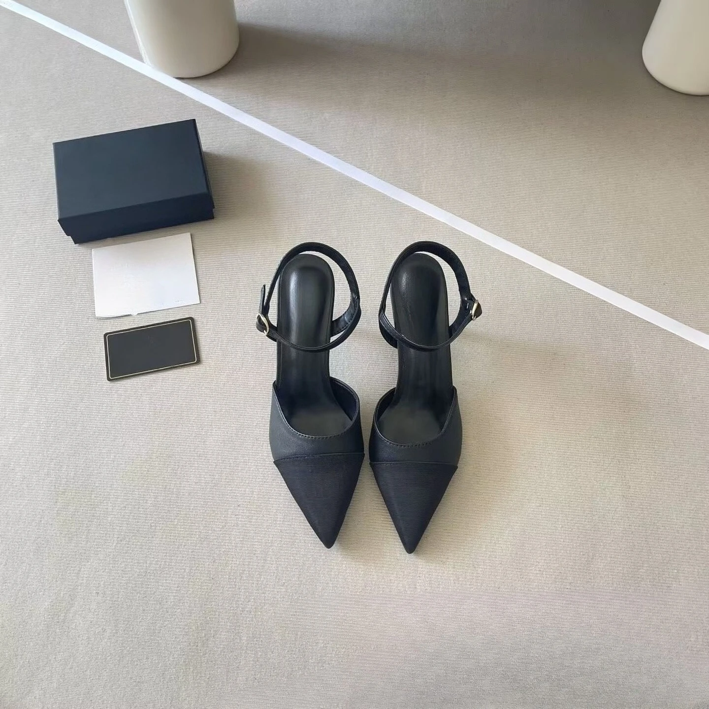 

2026 Spring New Women's French Color Block Square Toe Flat Peep Toe Sandals Retro Casual Office Shoes for Daily Wear