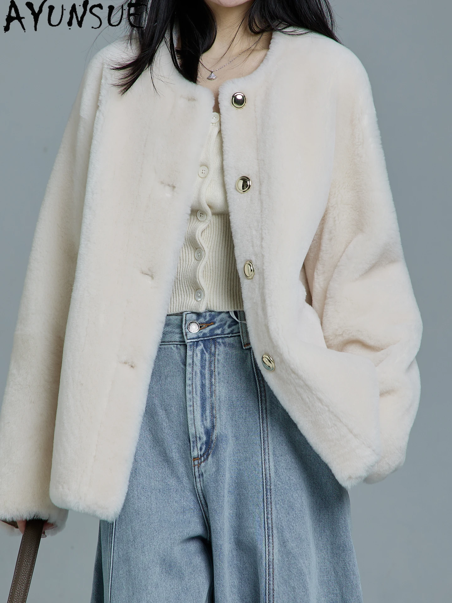 เสื้อแจ็คเก็ตหนังแท้ AYUNSUE เสื้อโค้ทขนแกะเมอริโน่สำหรับผู้หญิง เสื้อโค้ทขนสัตว์แท้ธรรมชาติ เสื้อผ้าฤดูหนาวที่อบอุ่นสำหรับผู้หญิง ปี 2025
