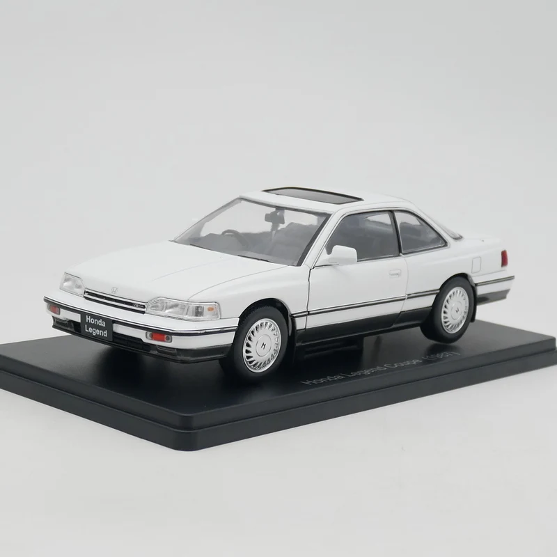 Ixo 1:24 Skala Diecast Alloy Honda Legend Coupe 1987 Zabawki Samochody Model Klasyka Nostalgia Prezenty dla dorosłych Pamiątka Statyczny wyświetlacz