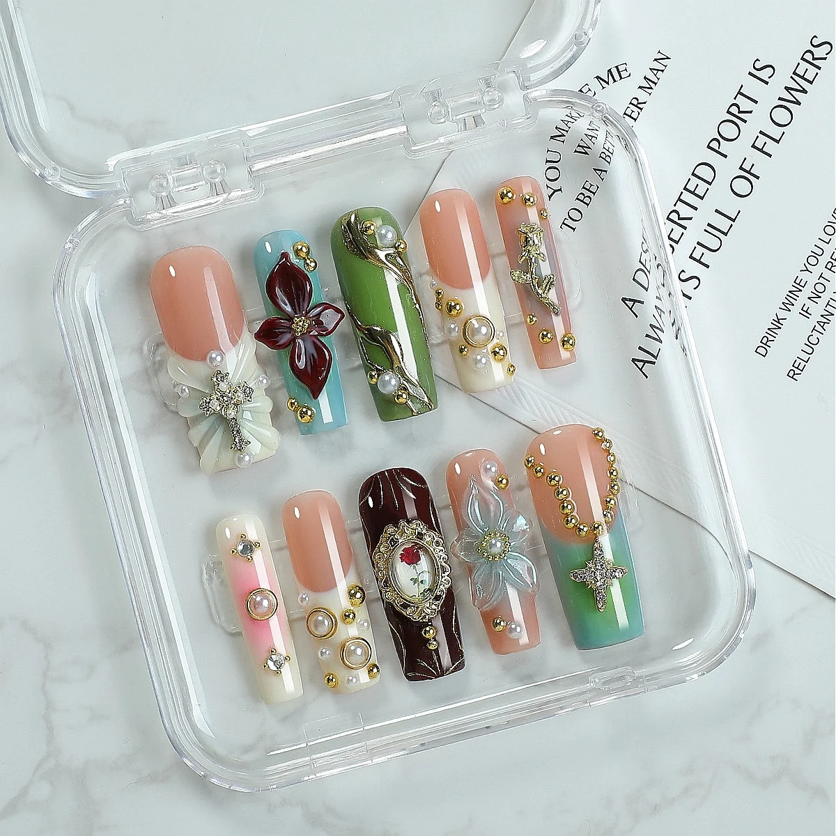 

Vintage Floral & Cross Rhinestone Pearl Press - on Nails - Elegant Coffin False Nails（Cd004）