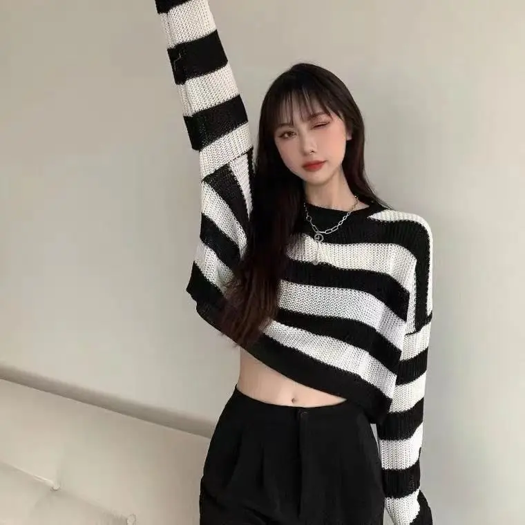 Korean Style Striped Cropped Sweater Women Long Sleeve O-Neck Pullovers Tops Spring and Autumn Vintage Knit Jumper Short Tops