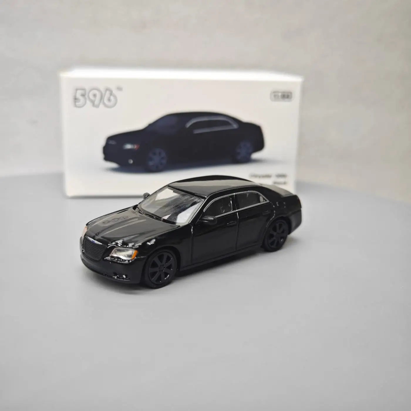 596 1:64 Chrysler 300c Nero Modello di auto avanzato da collezione