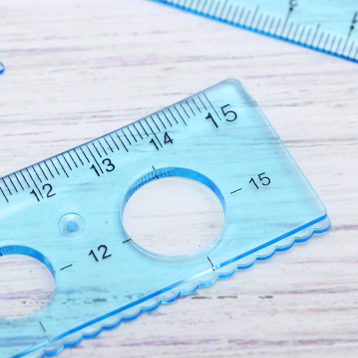 مجموعة أدوات مكتبية للأطفال مكونة من 4 قطع من البلاستيك الشفاف الأزرق القابل للانحناء وتصميم ناعم وآمن للمتجر