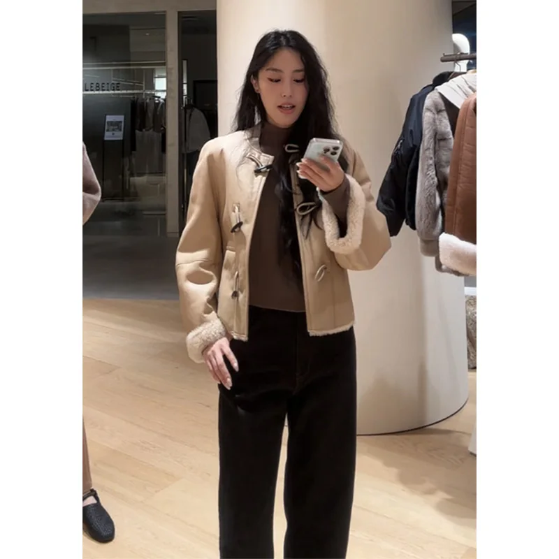 เสื้อแจ็คเก็ตหนังผสมขนแกะอุ่นสบายทันสมัยสำหรับผู้หญิง สไตล์เรโทร ทรงเบสบอล ติดกระดุม ทรงตรง