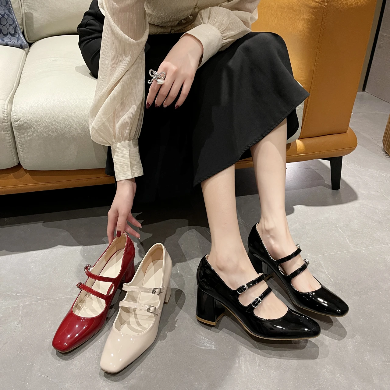 

Women's Solid Color Simple Joker High-heeled Shoes 2025 Spring and Autumn Leisure Buckle Decorative Shallow Low-cut Shoes.