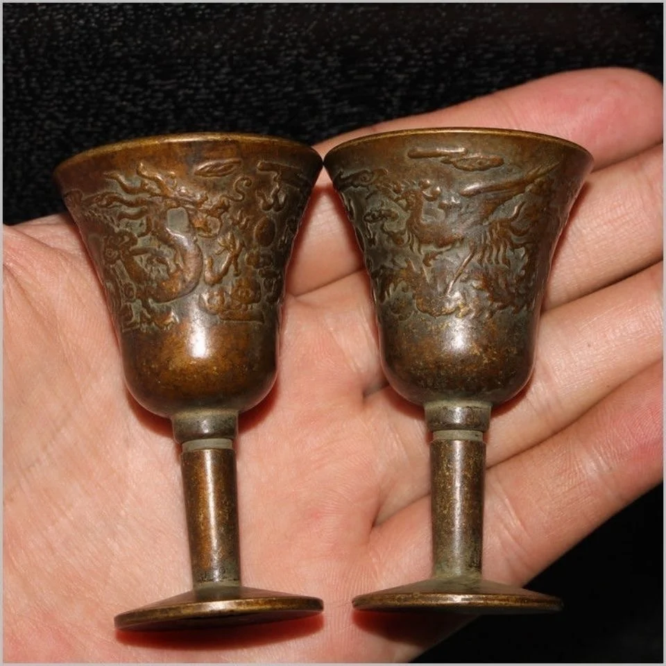 A pair of bronze wine glasses with dragon and phoenix patterns from the Republic of China street vendors, picking up leaks