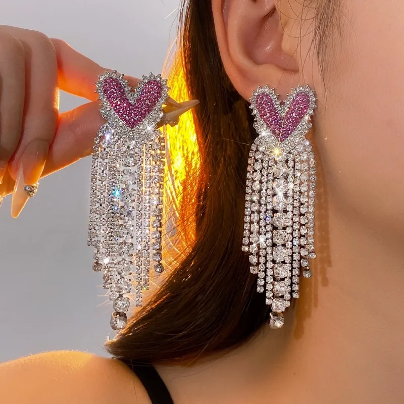 Diamond-studded heart-shaped tassel earrings Unique, fashionable and sweet stud earring design Niche fashion accessory