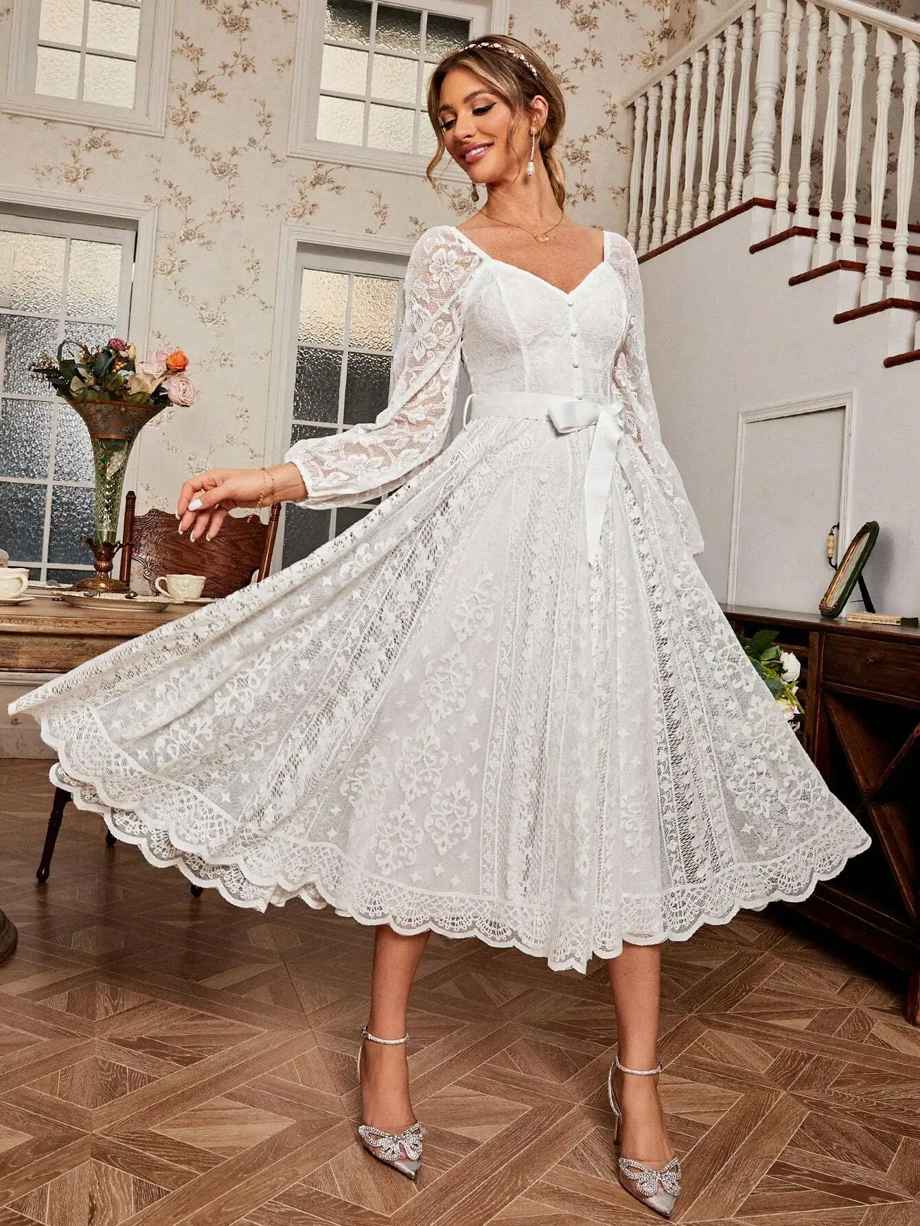 Women's Vintage Lace A-Line Dress with Long Sleeves and Flared Hem