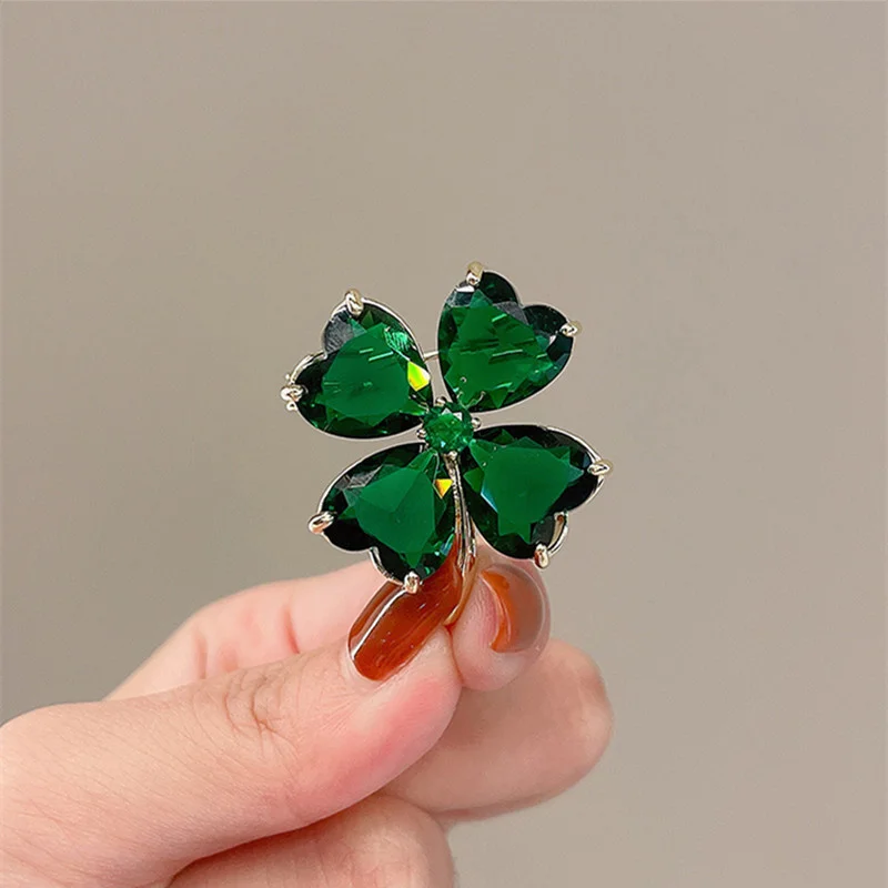 Lucky Grass Brooch Four-leaf Clover Vintage Emerald Color Brooch Lapel Pin Female Wedding Suit Jewelry Accessories