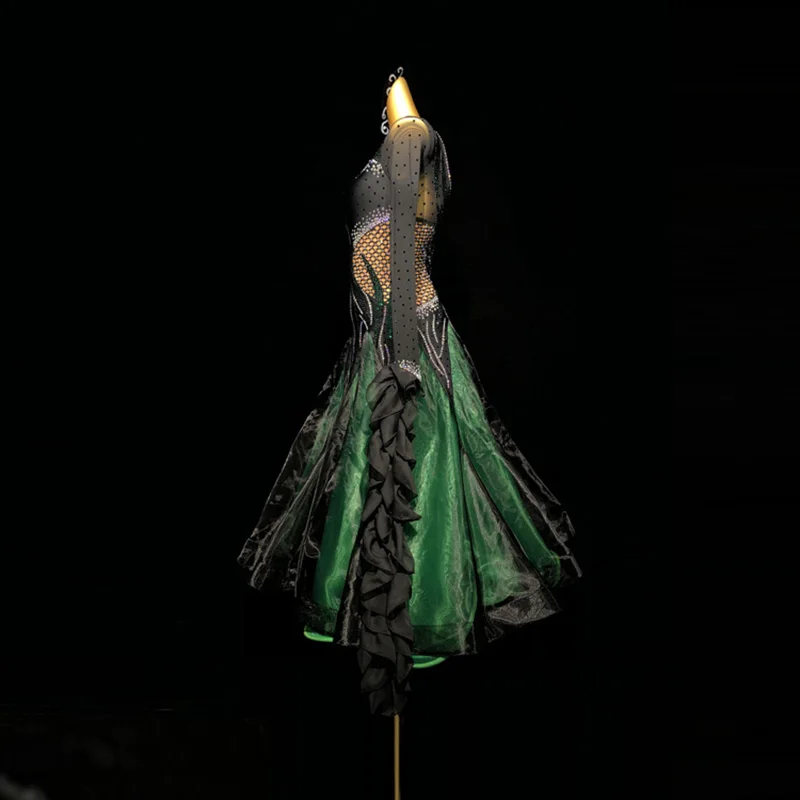 ラテンダンサー、大人、子供、ハイエンドのカスタマイズされた黒と緑のメッシュドレス、大きなスカート付き、サンバABストーンドレス