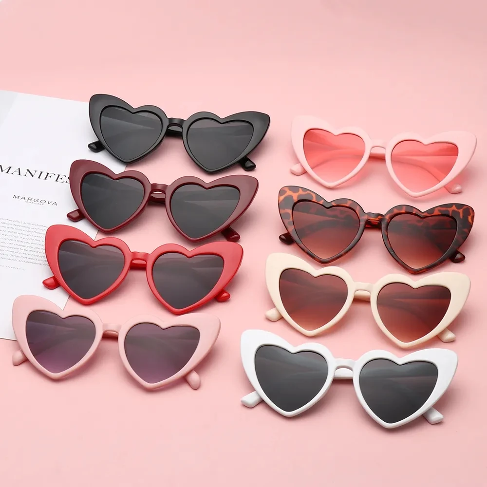 1 Pack Heart Shape Sunglasses Women's Cat Eye Women's Sunglasses Brand Retro Love Black and White Glasses Men's Sunshade UV400