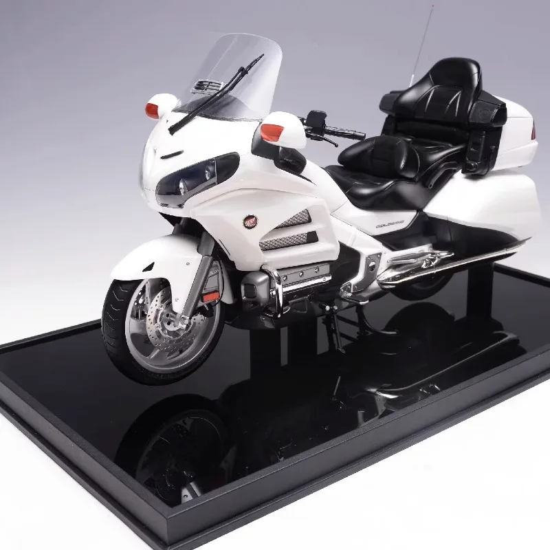 

Parts for MotorHelix 1:6 Honda Goldwing GL1800 motorcycle model