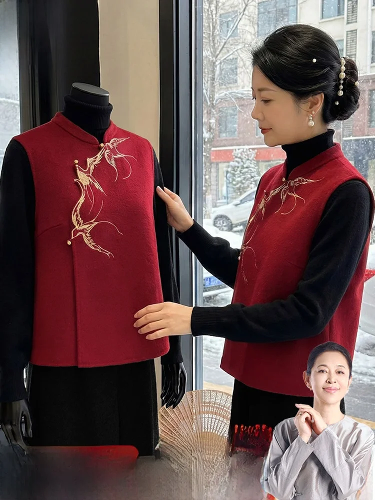 

Красный двусторонний шерстяной жилет с вышивкой для женщин среднего и старшего возраста, модный топ для беременных, одежда для гостей на свадьбу