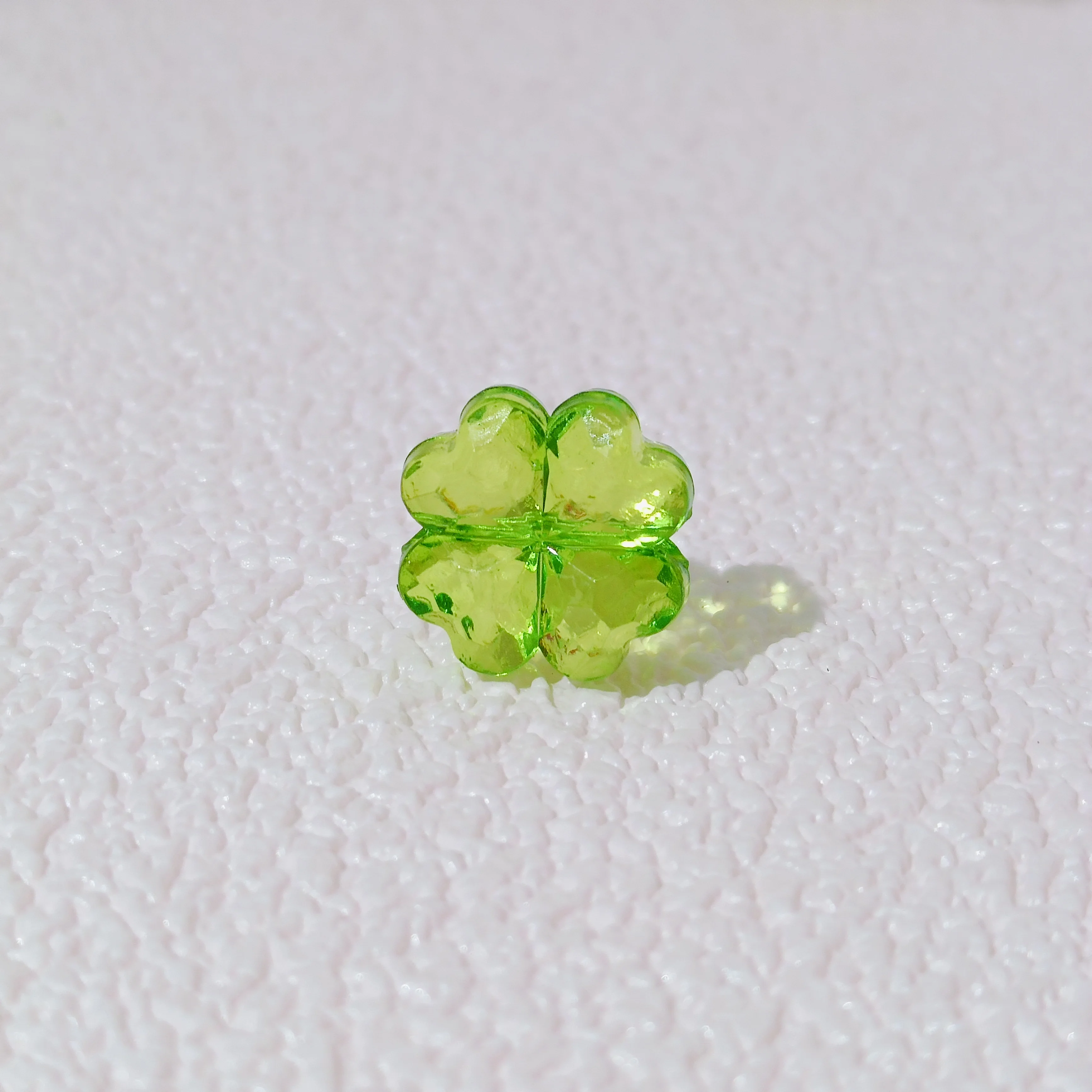 20pcs fashion trend wind acrylic transparent color straight hole 13mm four-leaf clover beads make DIY bracelet accessories