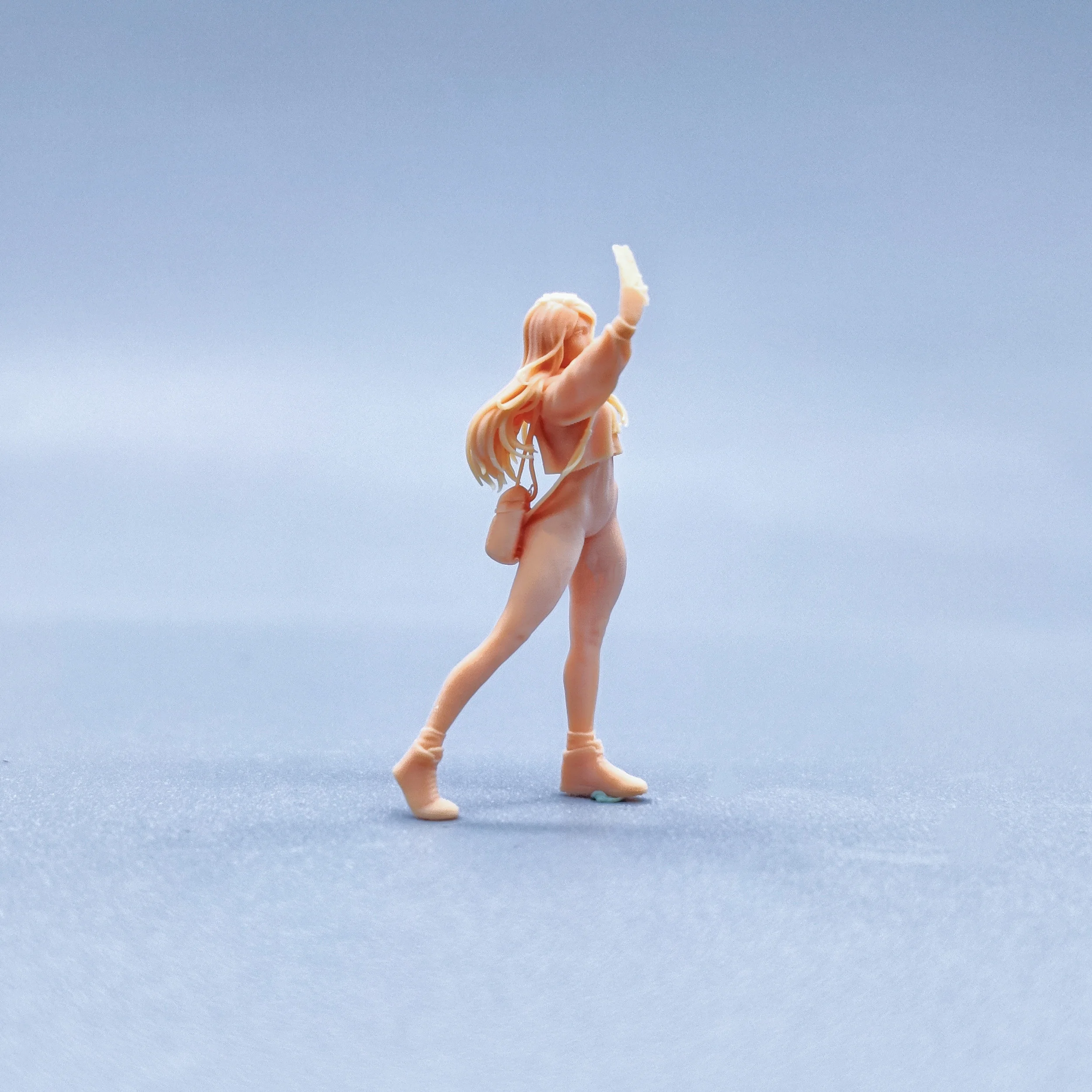 1/64 1/43 Figurines Scale Model Resin Yeah Selfie Backpack Girl Uncolored Miniatures Diorama Hand-painted W020