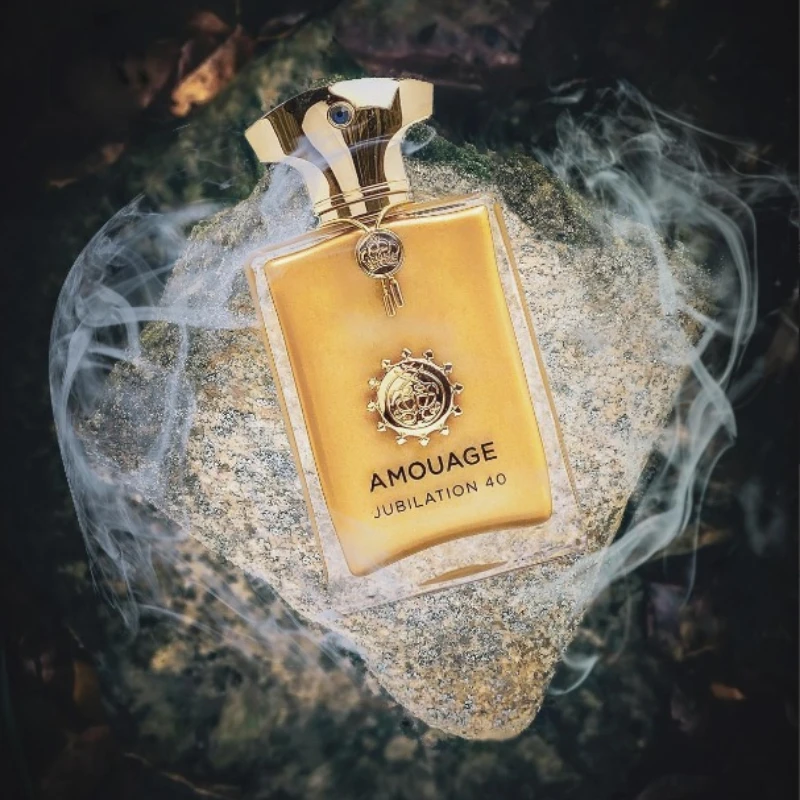 

A men's woody fragrance series with spicy floral and woody notes long-lasting fragrance exquisite charm and full of charm