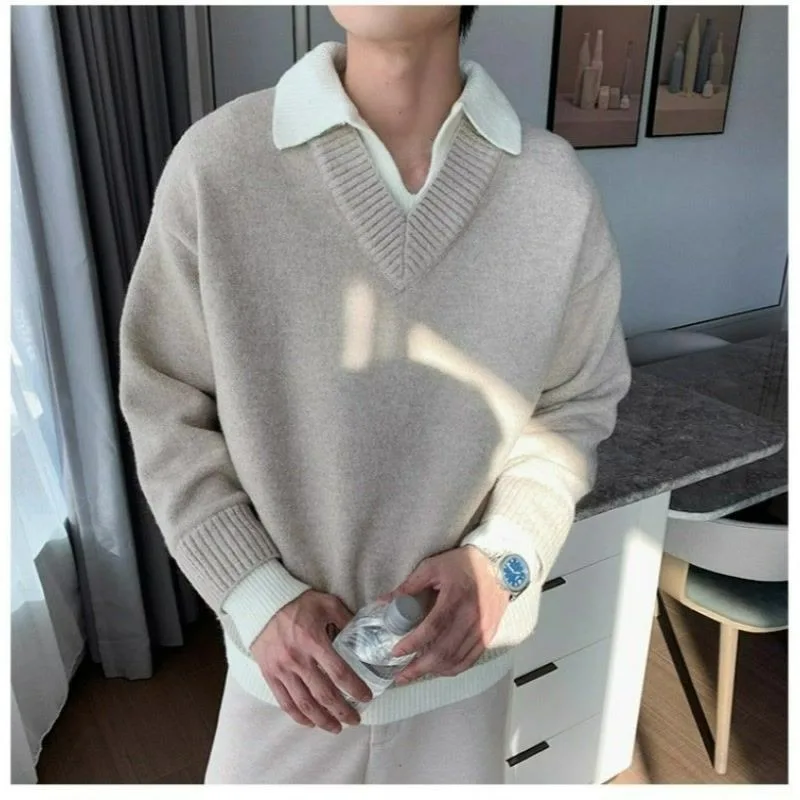 Koreanischer Retro-Spleiß-Fälschungs-Zweiteiler mit Polokragen für Herren im Herbst und Winter, lockeres, lässiges Pullover-Pullover-Oberteil