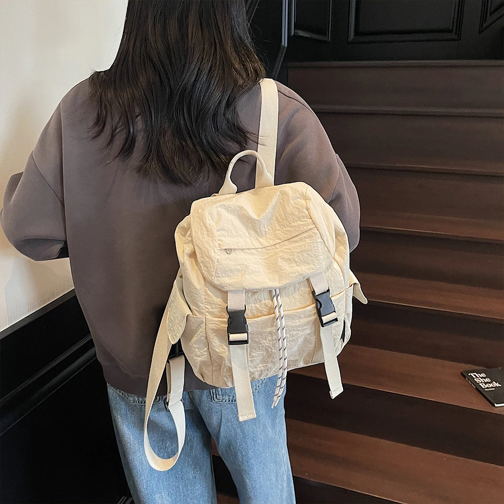 حقيبة ظهر كاجوال متعددة الاستخدامات للنساء 2025 حقيبة ظهر جديدة ذات سعة كبيرة وخفيفة الوزن للسفر للطلاب أثناء التنقل