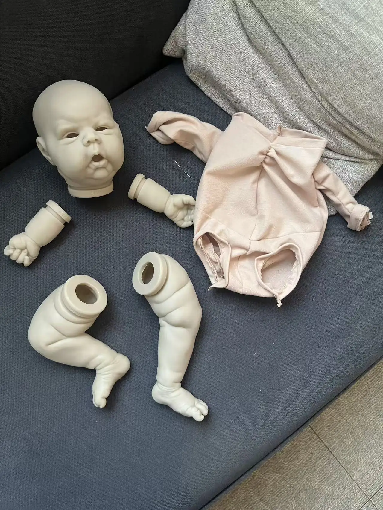 

20" Reborn Gounchi DIY Unpainted Unfinished Doll Parts with Cloth Body Handmade Reborn Doll Kit Fresh Color Reborn kits