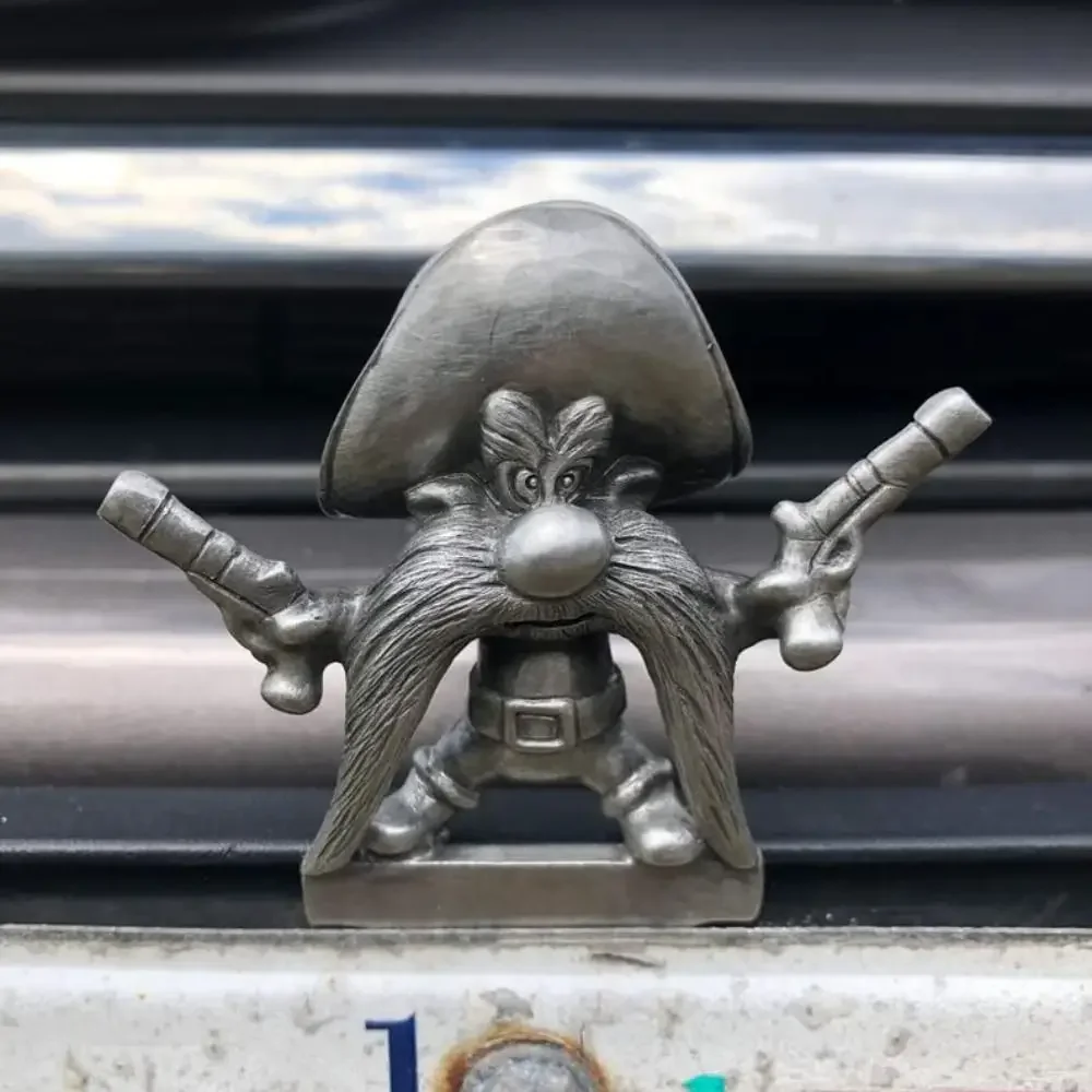 Wile E Coyote Car Front Cover Hood Ornament Vintage License Plate Topper Hood Cover Decoration Auto Accessories