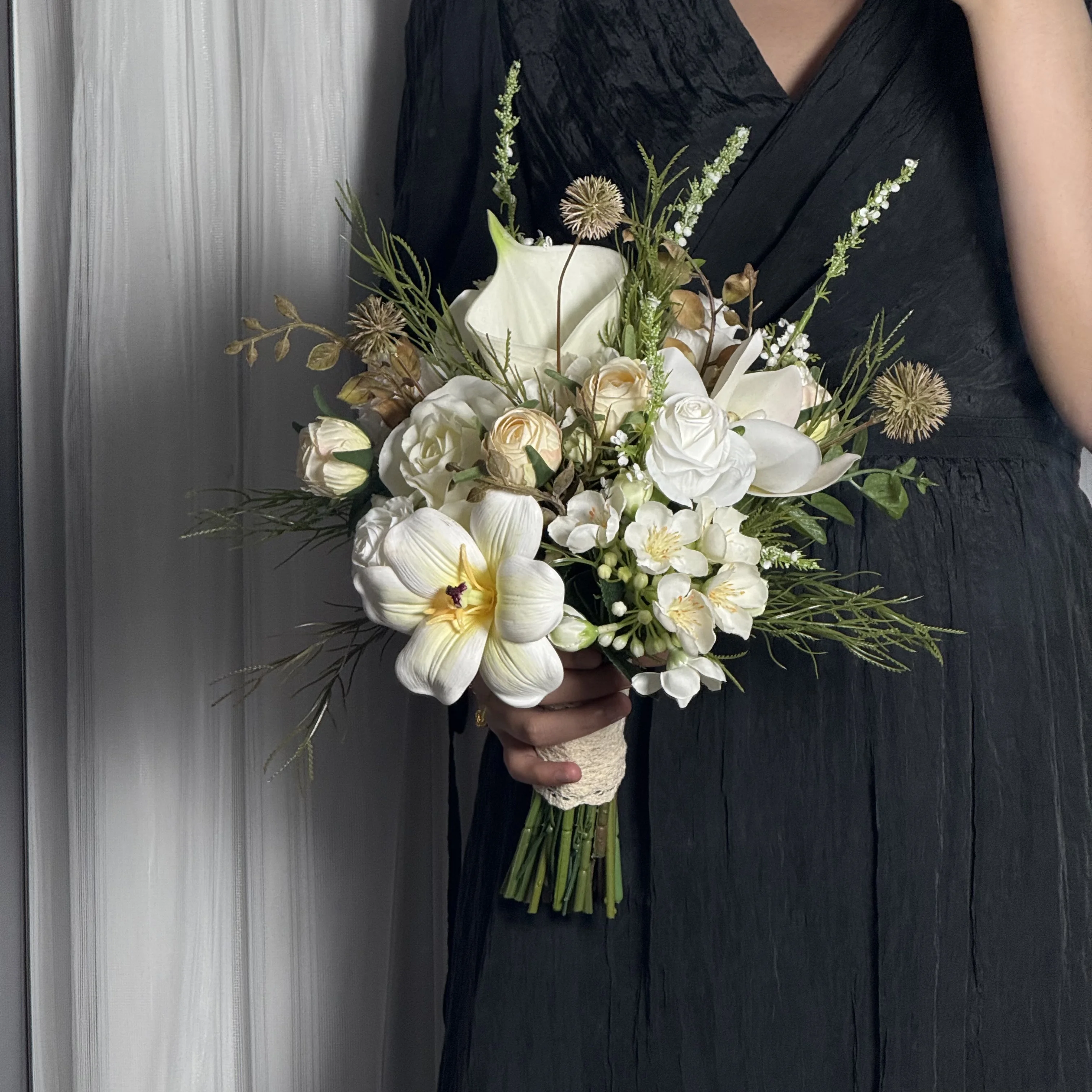 New bride wedding bouquet wedding simulation flower white engagement lily of the valley red collar bouquet