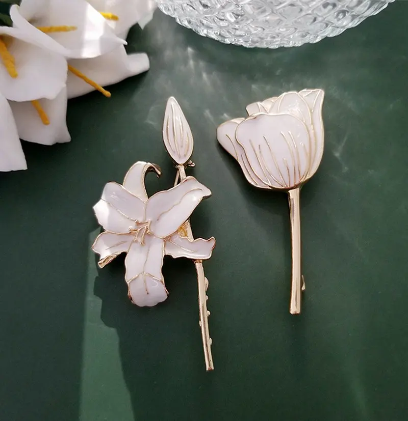 Bros Bunga Putih Merah Tulip Daisy Korsase Syal Tas Pakaian Kerah Pin Klasik Elegan Perhiasan Hadiah untuk Istri Kekasih Perempuan