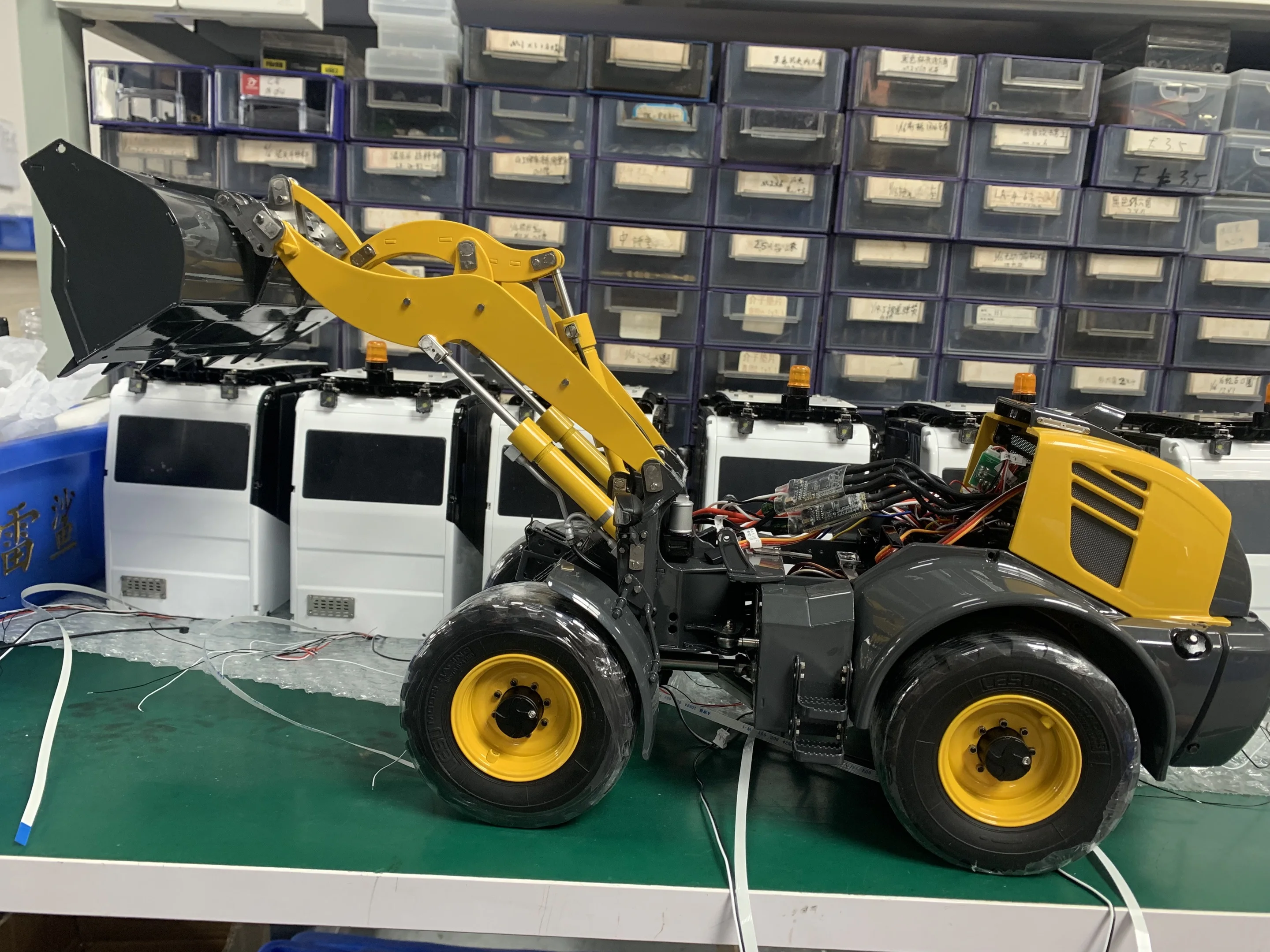

1/14 LESU WA100 RC Hydraulic Loader AOUE Remote Control Cars Truck Machine Vehicle Motor Hobby Toy Model Gifts