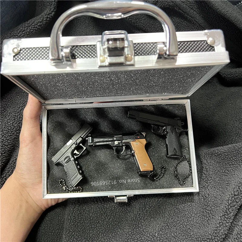 1:2.05 1:3 M92A1 92F 93R Glock G17 G22 Colt 1911 Desert Eagle Mauser P226 Pistolet Miniaturowy lub brelok do kluczy Pudełko upominkowe