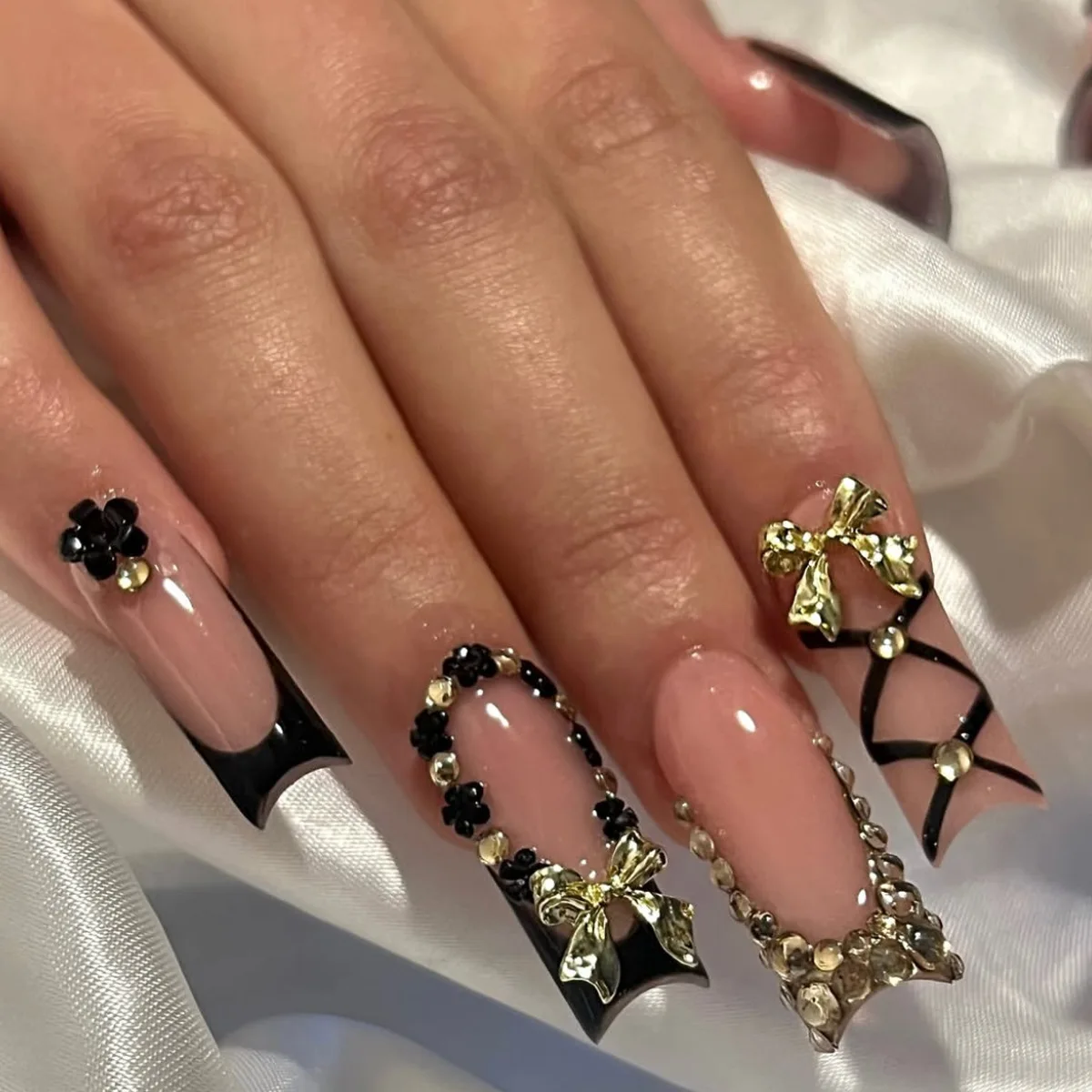 

24Pcs Black Stripe French False Nails Metal Bow Flower Rhinestone Press on Fake Nails Long Square Wearable Full Cover Nails Tips