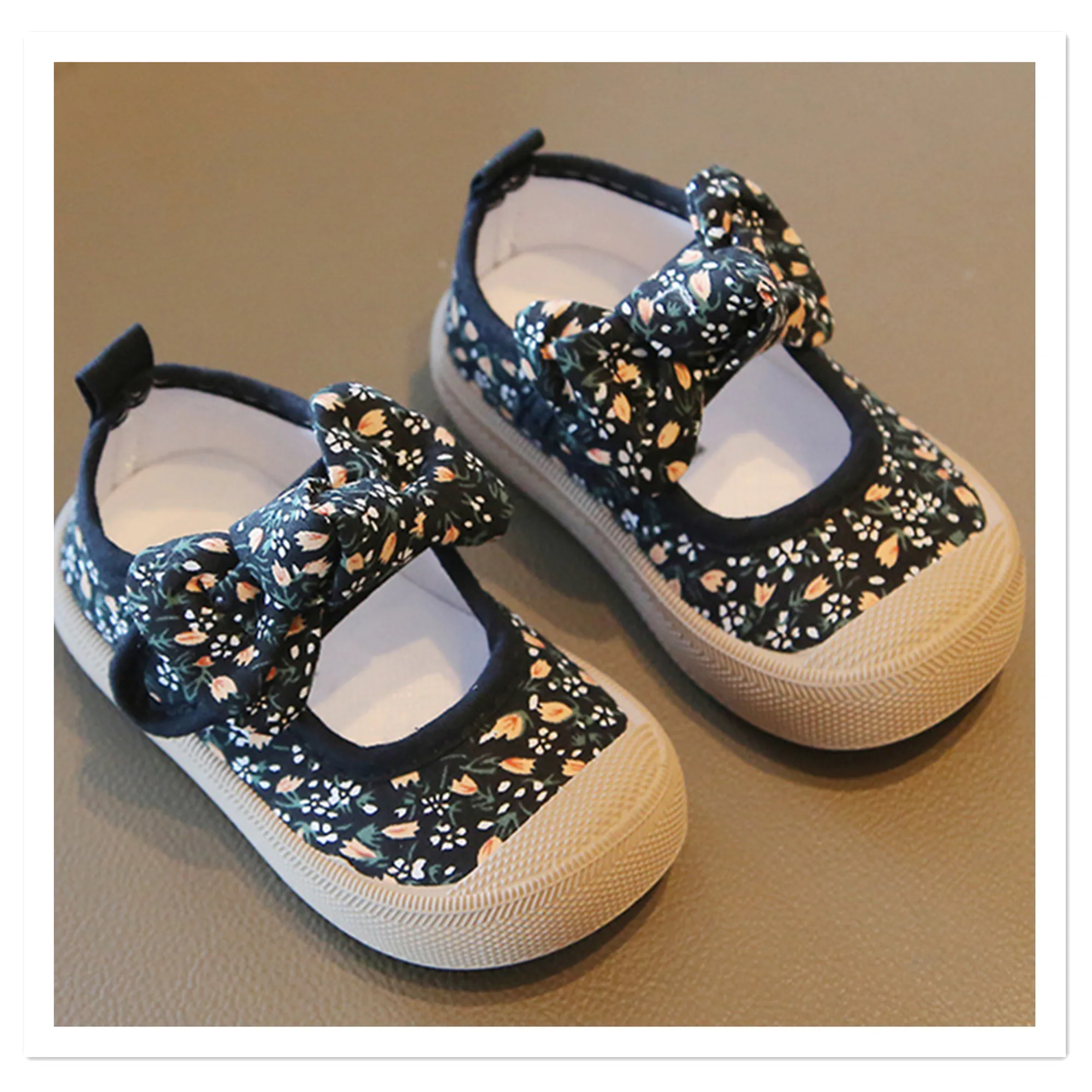 2023 Soft Sole Casual Canvas Shoes for Girls in Spring and Autumn Season Single Shoe Kindergarten Velcro Breathable Baby Walking