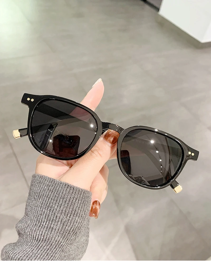 SHAUNA Retro Platz Frauen Polarisierte Sonnenbrille Mode Nieten Dekoration Männer Punk Fahren Sonnenbrille Shades UV400 – Detail 2