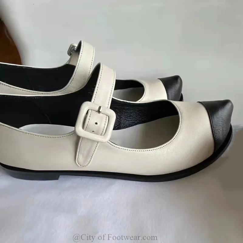 Hitam dan putih kulit datar Mary Jane sepatu Buckled tali sepatu balet 2024 musim panas baru di desainer mewah wanita lembut sepatu anak perempuan