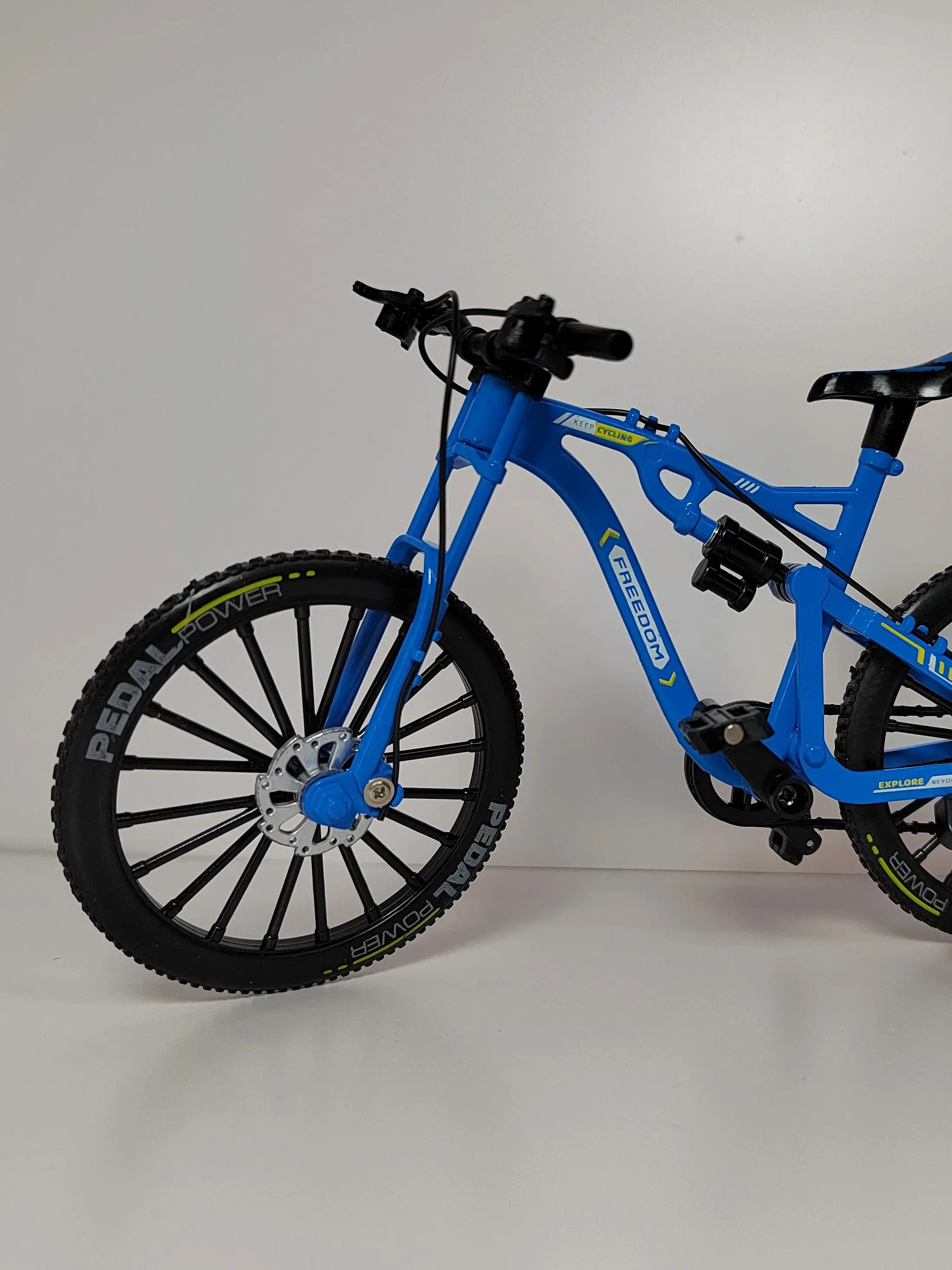 Nouveau modèle de vélo en alliage 1:8, modèle de vélo de montagne moulé sous pression en métal, Collection de vélo à doigt, ornement, cadeaux, jouets pour garçons