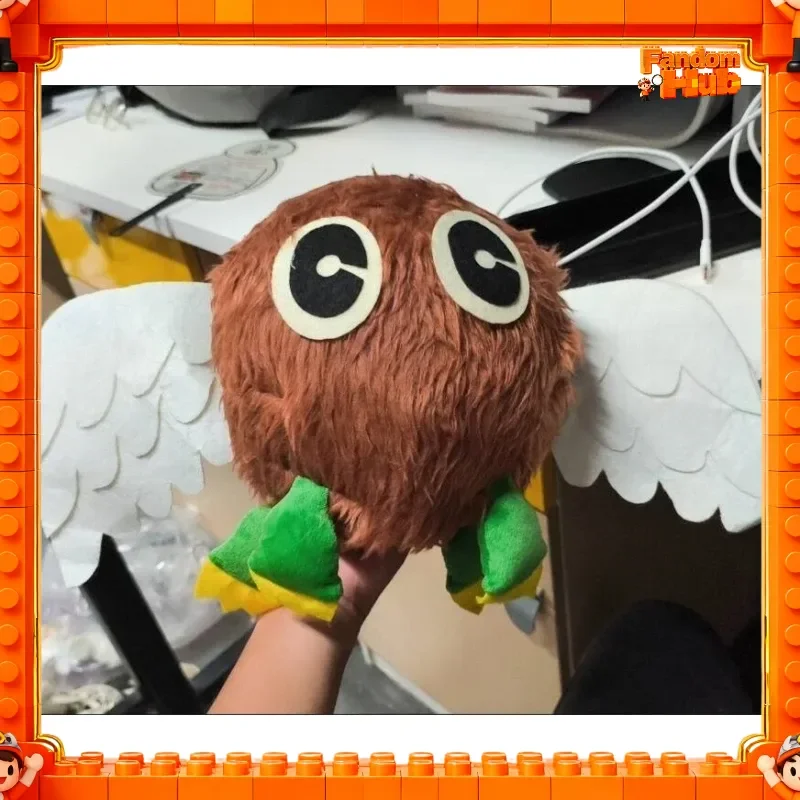 2026 35 cm Yu-Gi-Oh! Anime Peripheral Winged Kuriboh Kawaii Figur Gefülltes Plüschtier Yugi Muto Duel Monsters Aibo Spielzeug Geschenk