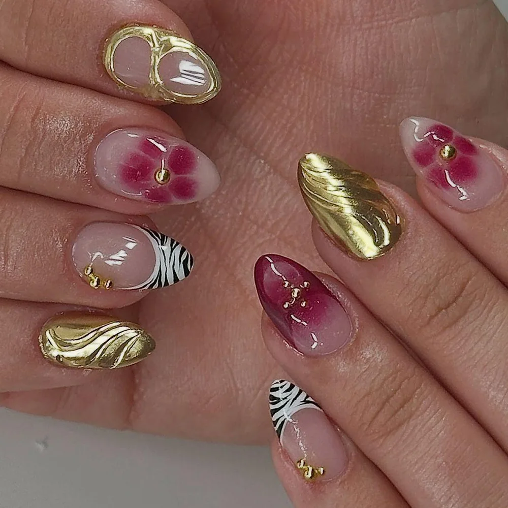 

24pcs Gold Glossy False Nails Sweet Cool Flower Print Fake Nails Tips Wearable Detachable French Short Almond Press on Nails