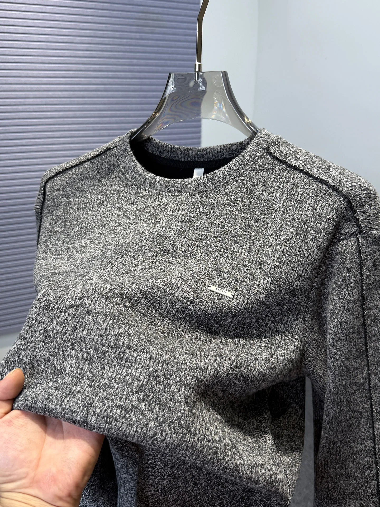 

Утепленная вязаная толстовка с круглым вырезом для мужчин, повседневный теплый топ, модная уличная одежда, стандартный крой, смесовая ткань из полиэстера, длинный рукав