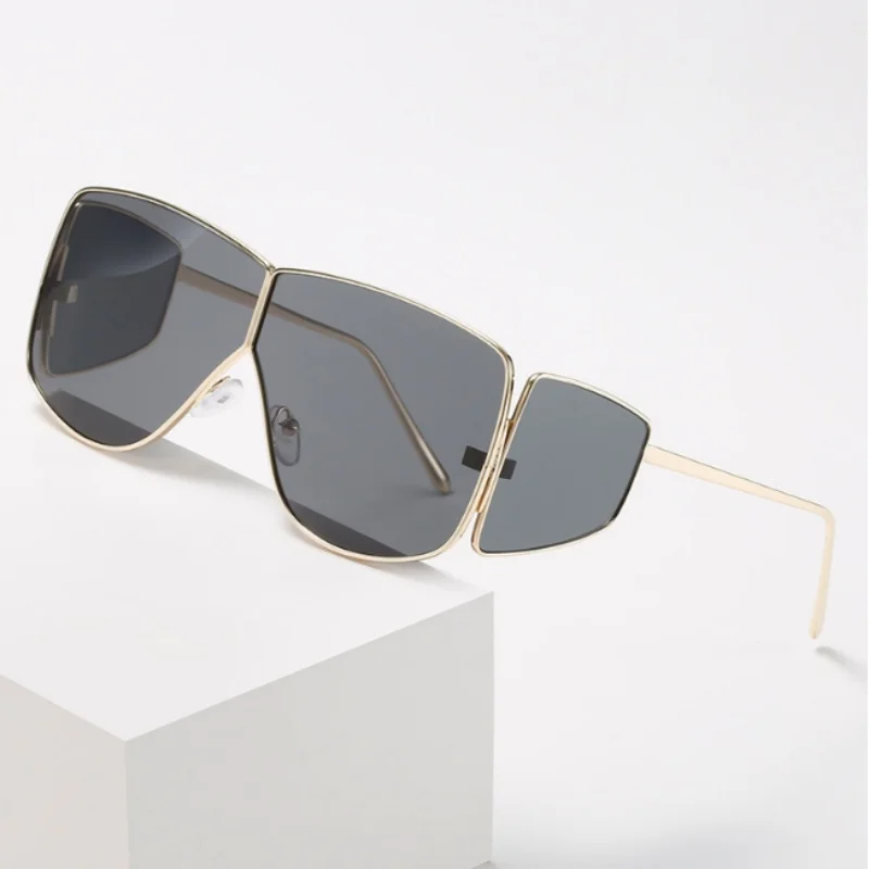 New steampunk one-piece sunglasses for both men and women, stylish large frame with four lens surround luxury sun visors