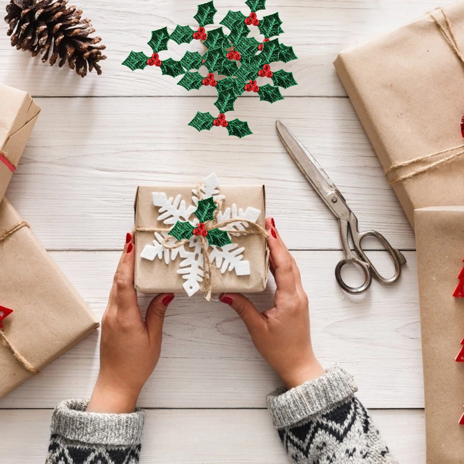 

100pcs Christmas Headwear Artificial Holly Berry Green Leaves 5Cm Decor For Costume Party Home Wedding Diy Holiday Embellishment