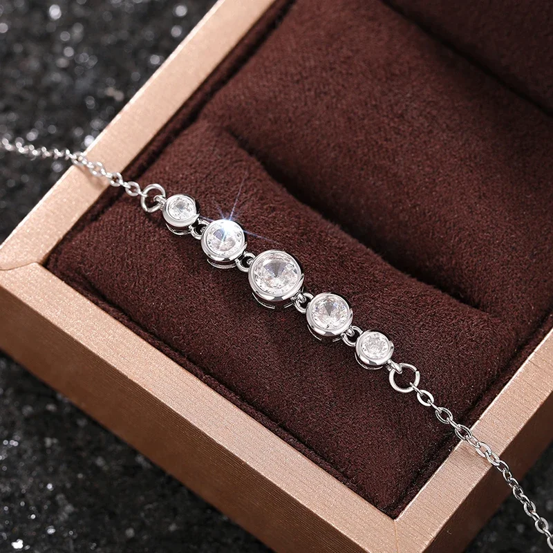 Huitan Schillernde Runde CZ Kette Halskette Weibliche Exquisite Trendy Elegante Temperament Hochzeit Schmuck Brillante Chic Zubehör