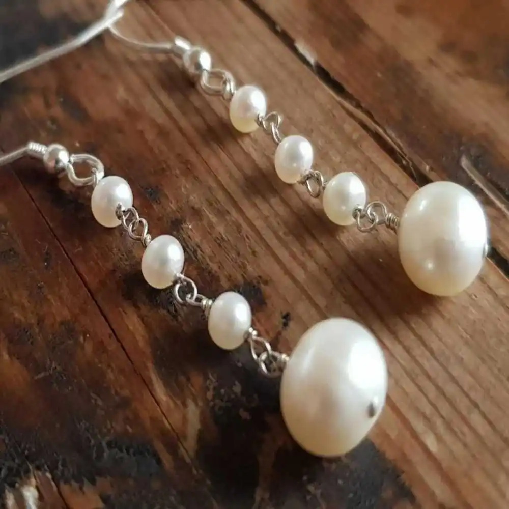 

Natural white rice pearl freshwater pearl earrings Beautiful Fashion Lucky Aquaculture Gift Christmas