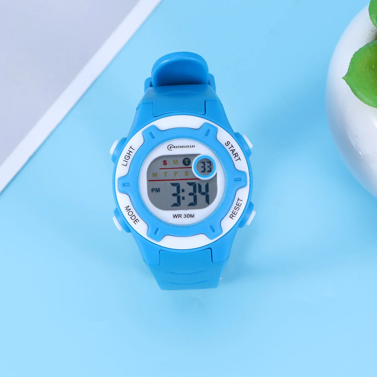 ساعة رقمية إلكترونية مضيئة مقاومة للماء باللون الأزرق، سوار قابل للتعديل، ساعة يد مريحة هدية عيد ميلاد ليلاً #4