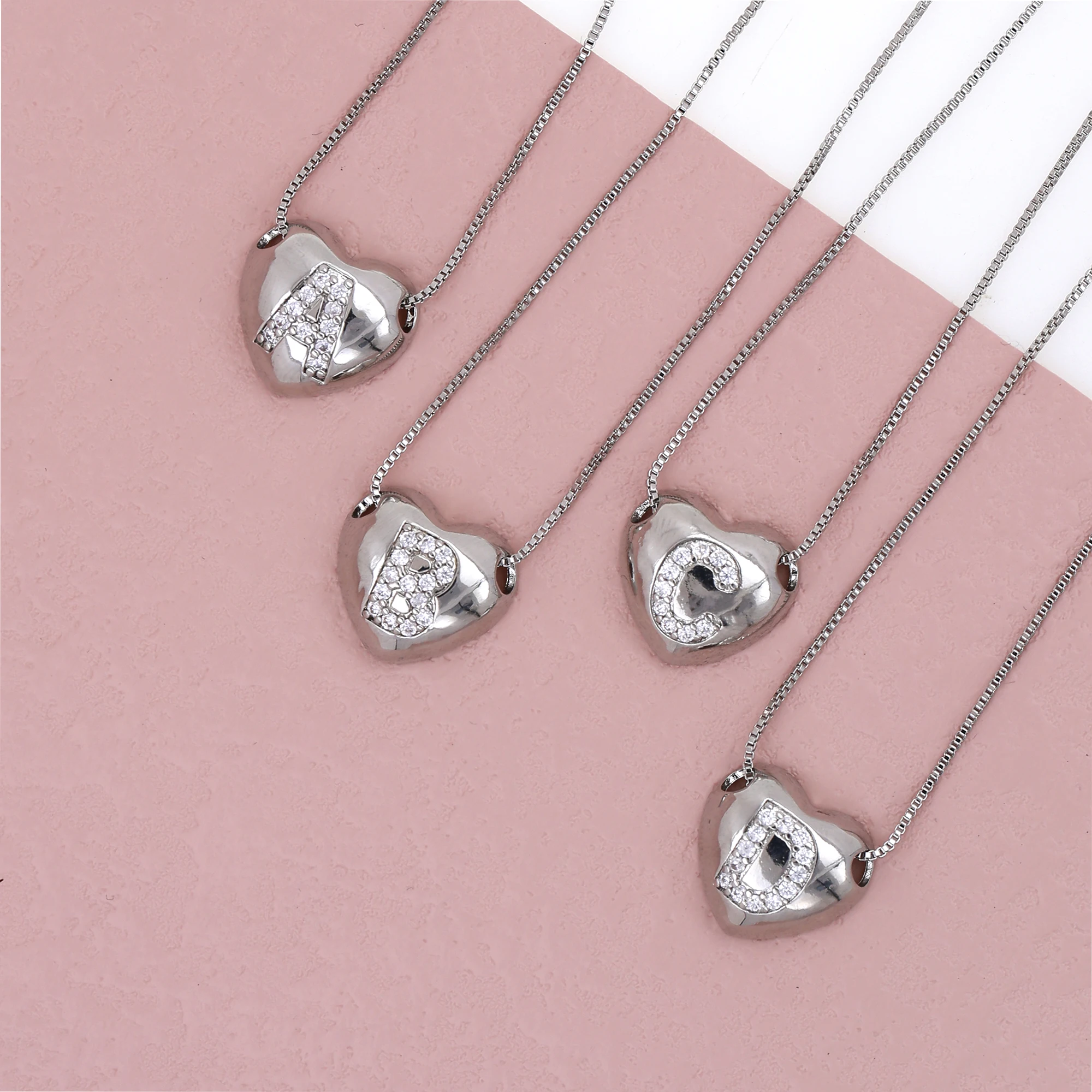 قلادة فضية اللون بسيطة متعددة الاستخدامات الأبيض الزركون A-Z 26 الحروف الإنجليزية شكل قلب قلادة ثعبان سلسلة الرجال النساء مجوهرات